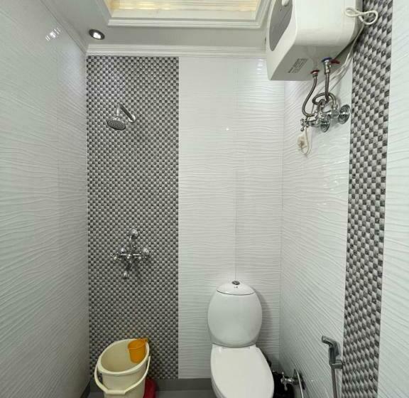 اتاق استاندارد, Marc Royal