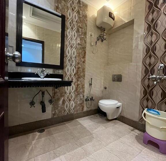 اتاق استاندارد, Marc Royal