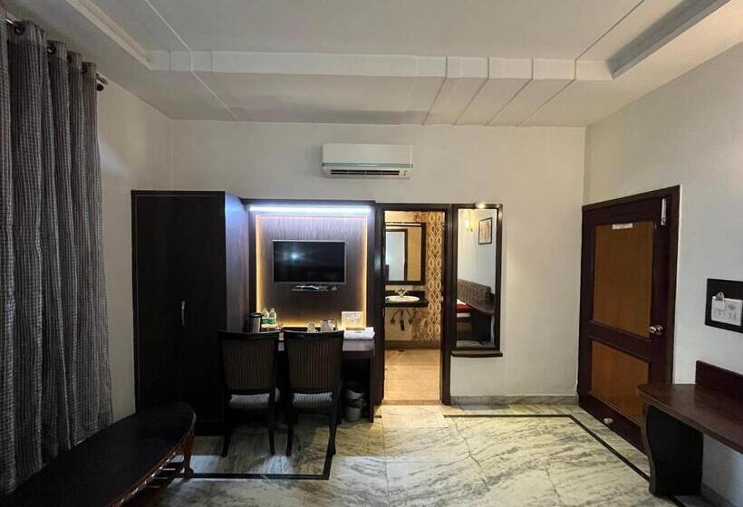 اتاق استاندارد, Marc Royal