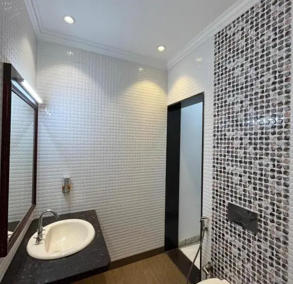 Chambre Familiale, Marc Royal