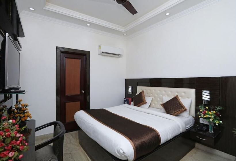 اتاق استاندارد, Marc Royal