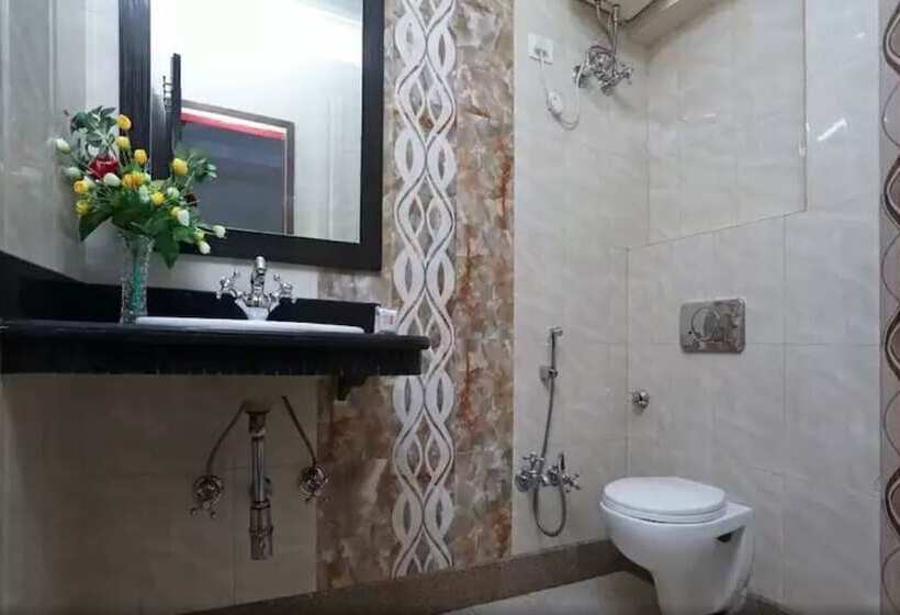 اتاق استاندارد, Marc Royal