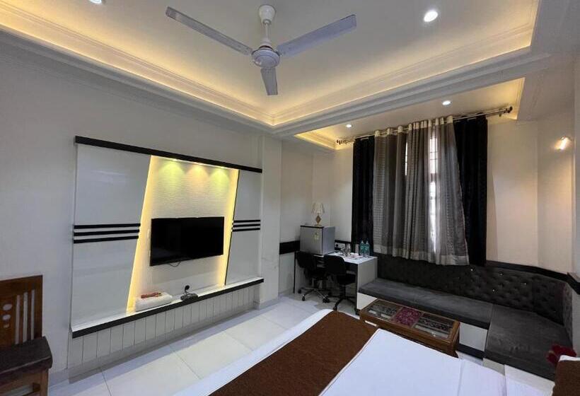 اتاق استاندارد, Marc Royal