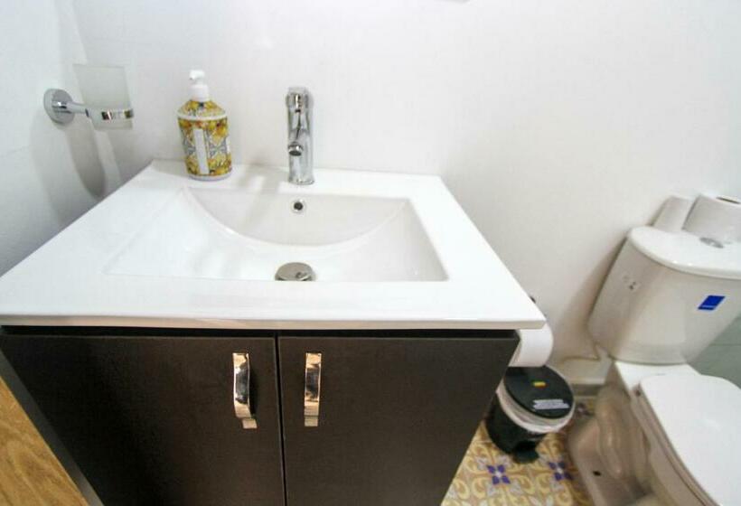 اتاق اکونومی, Casa Tuvia