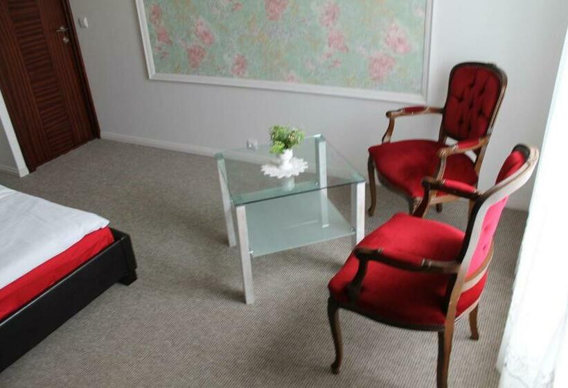 اتاق استاندارد سه نفره, Viesu Nams Amrai