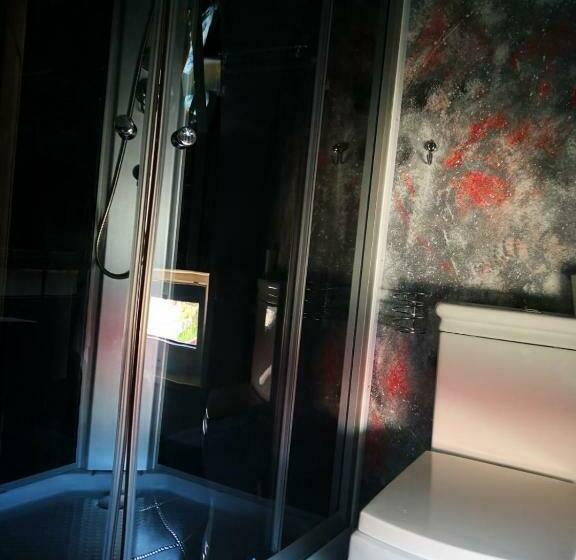 اتاق خانوادگی, Viesu Nams Amrai