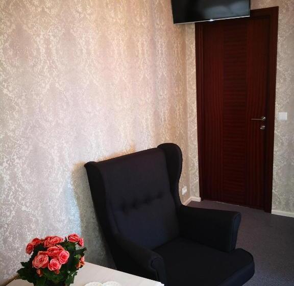 اتاق لوکس, Viesu Nams Amrai