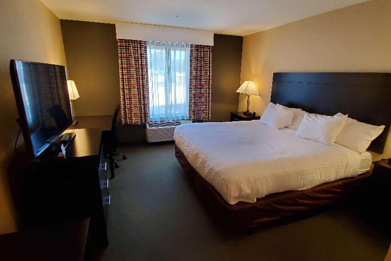 Люкс Кровать Кинг, Days Inn & Suites By Wyndham Florence/jackson Area