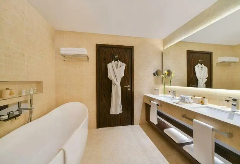 Deluxe Room King Size Bed