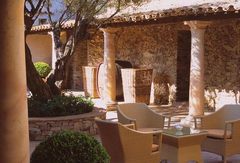 غرفة قياسية ثلاثية, Château De Valmer