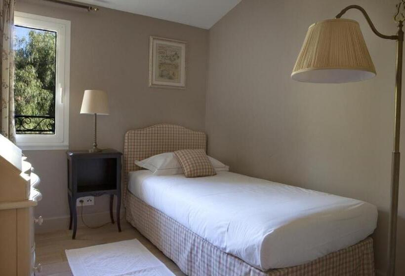 غرفة قياسية ثلاثية, Château De Valmer