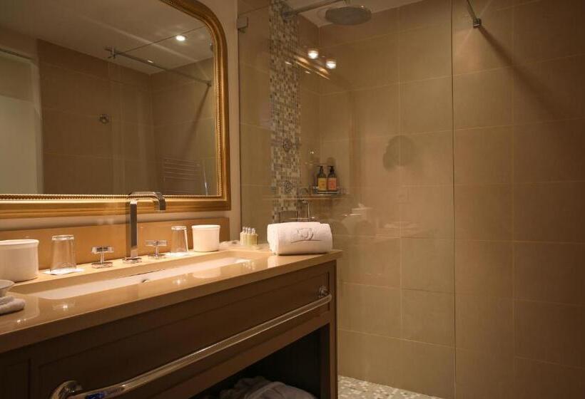 غرفة قياسية, Château De Valmer