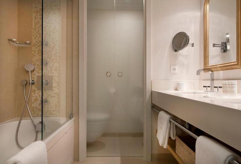 جناح عائلي, Château De Valmer