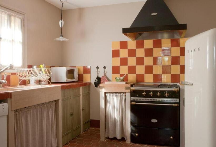 فيلا غرفتين نوم, Château De Valmer