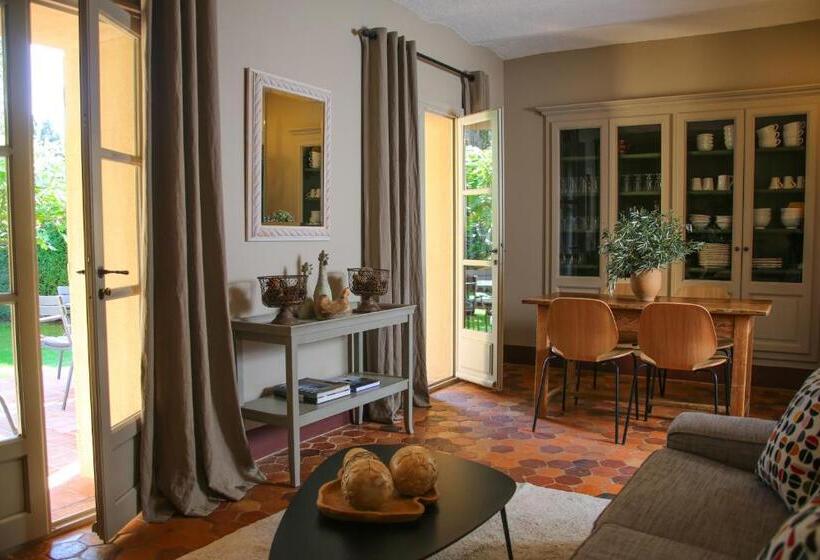 فيلا غرفتين نوم, Château De Valmer