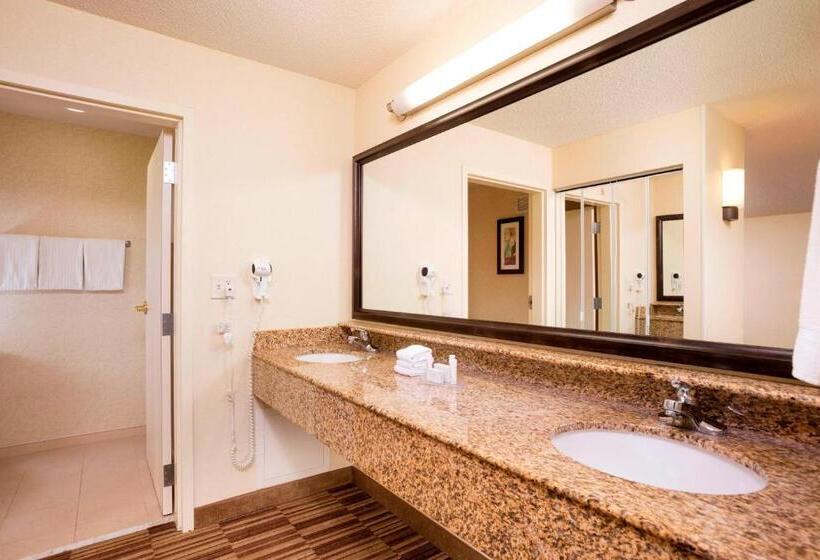 스위트 킹사이즈 침대, Courtyard Boston Woburn/boston North
