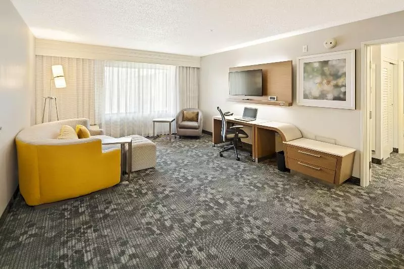 سوئیت با تخت بزرگ, Courtyard By Marriott Bryan College Station