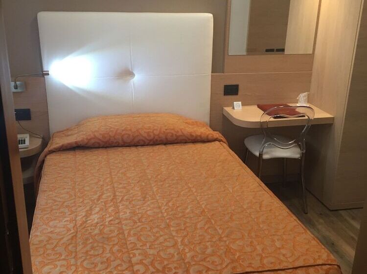 Camera Standard Individuale, Europa