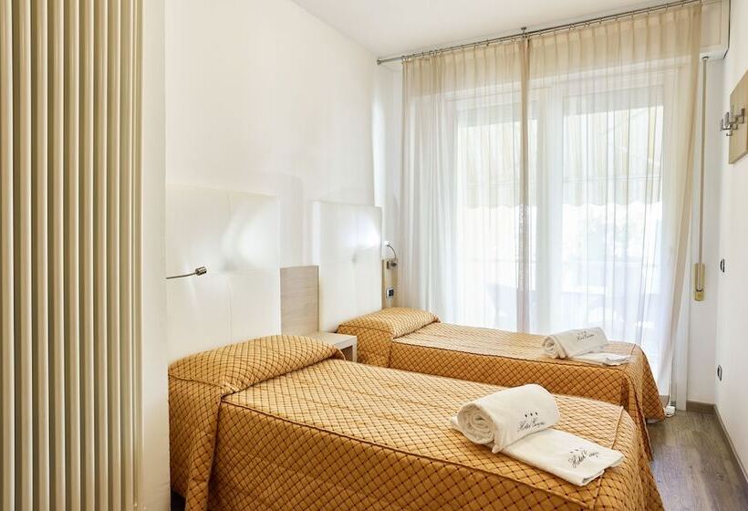 Camera Quadrupla Standard, Europa