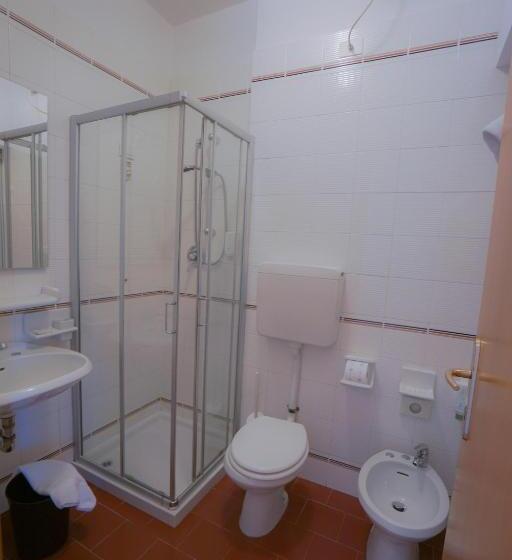 Camera Quadrupla Standard, Europa