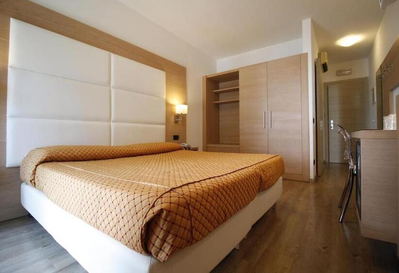 Comfort room with lake view, Europa