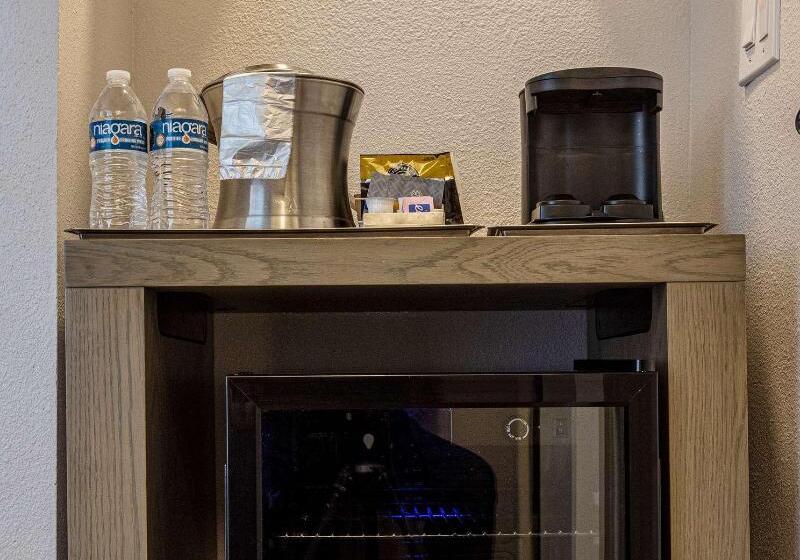 מיטת קינג בסוויטה, Hilton Austin Airport