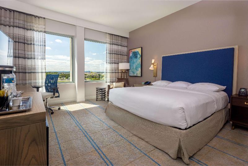 חדר סטנדרט עם מיטת קינג, Hilton Austin Airport