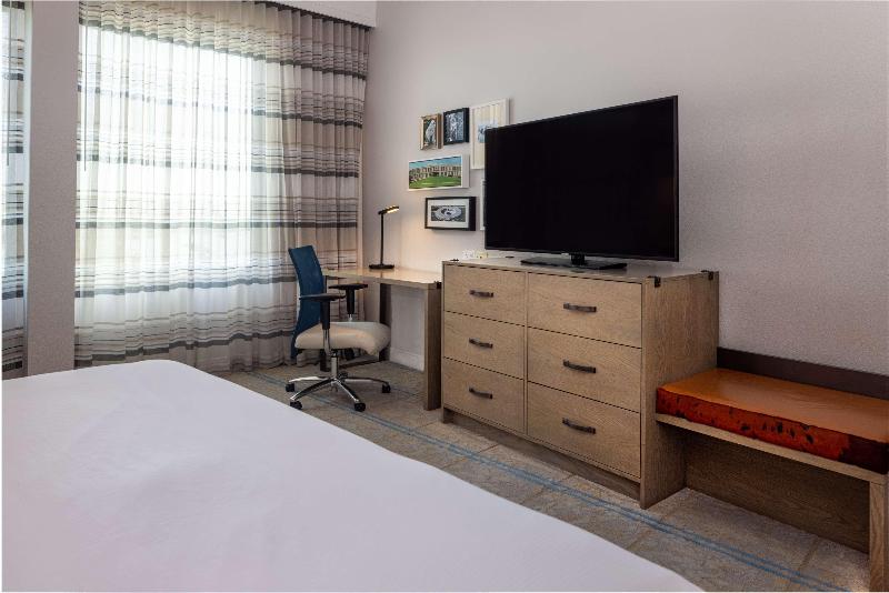 اتاق استاندارد با تخت بزرگ, Hilton Austin Airport