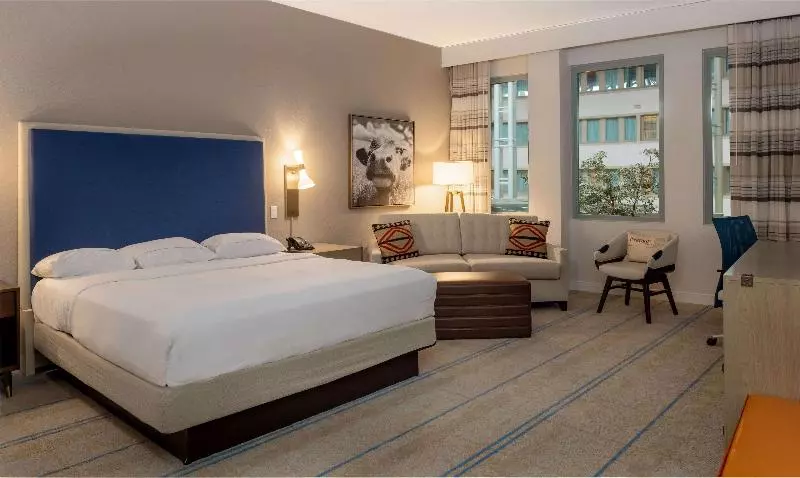 اتاق لوکس با تخت بزرگ, Hilton Austin Airport