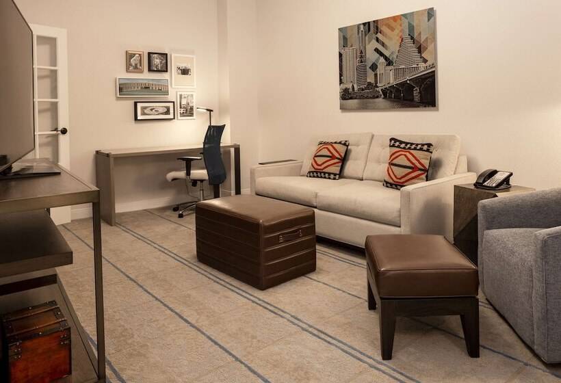 جناح, Hilton Austin Airport