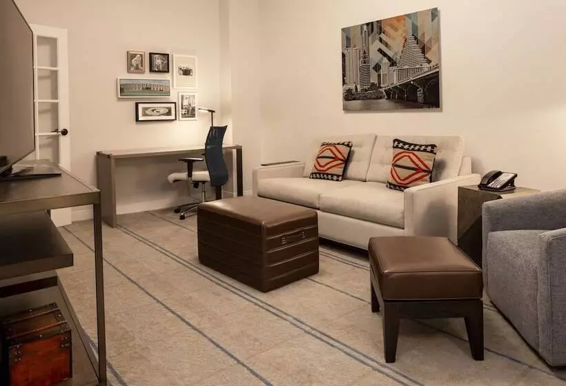 سوییت, Hilton Austin Airport