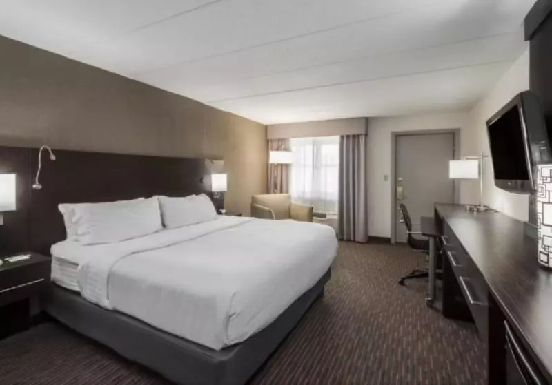 身障者適用キングサイズベッドルーム, Holiday Inn At Six Flags Saint Louis, An Ihg