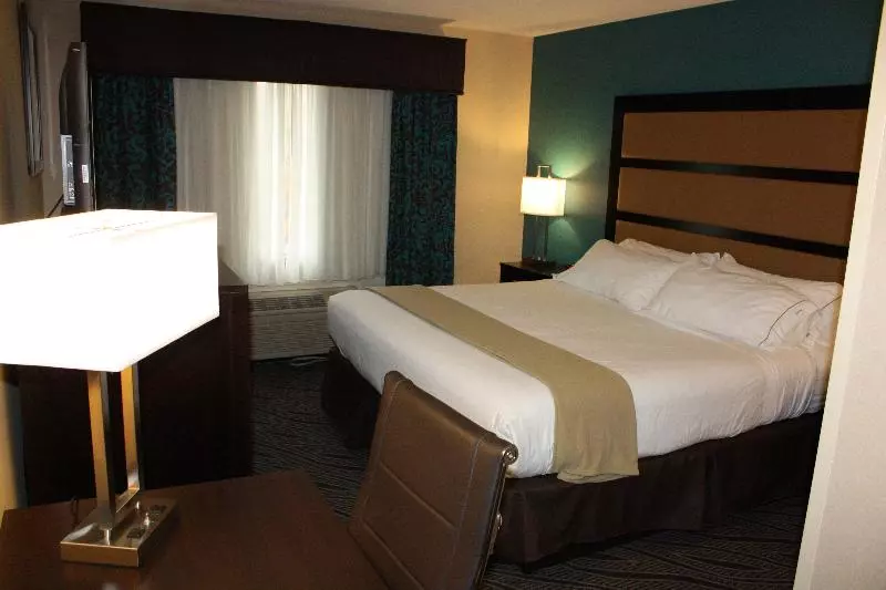 Standard-huone King-vuode, Holiday Inn Express Ludlow Chicopee Area, An Ihg