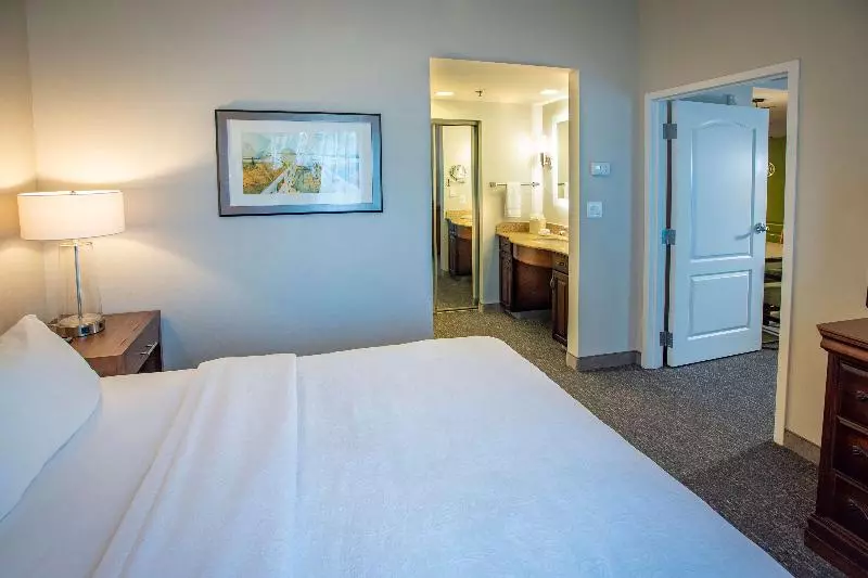سوئیت با تخت بزرگ, Pensacola Suites
