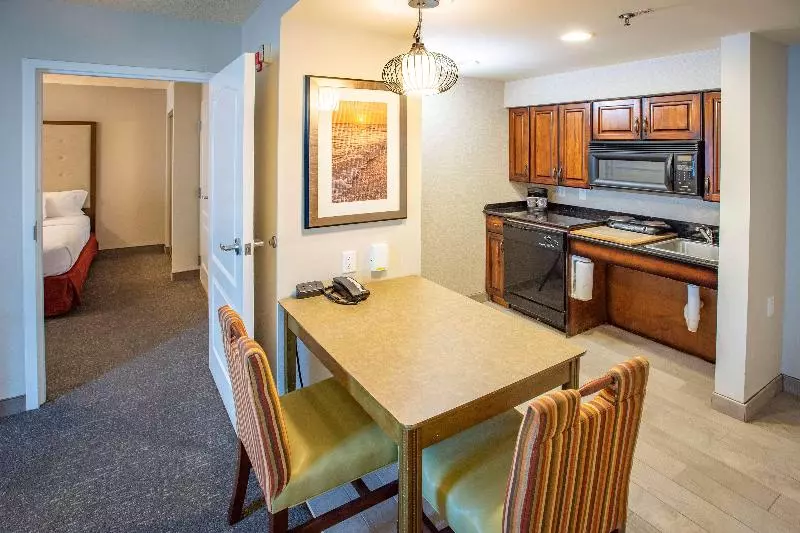 سوئیت با تخت بزرگ, Pensacola Suites