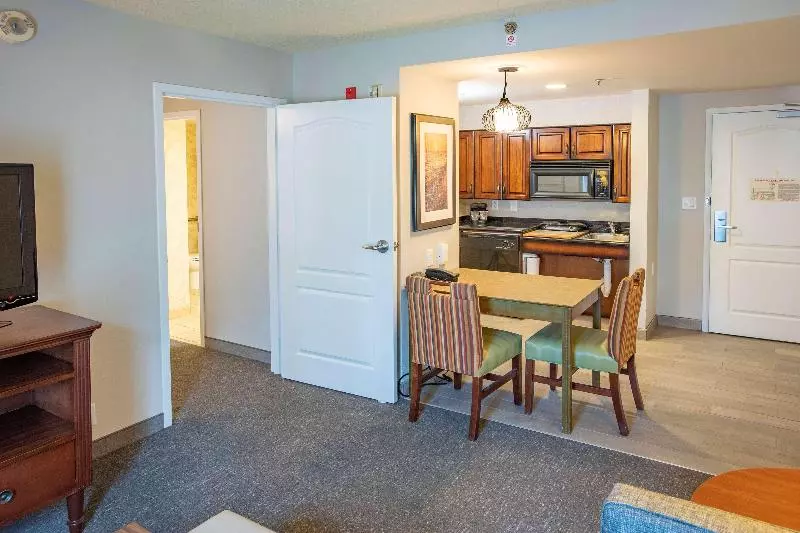 سوئیت با تخت بزرگ, Pensacola Suites
