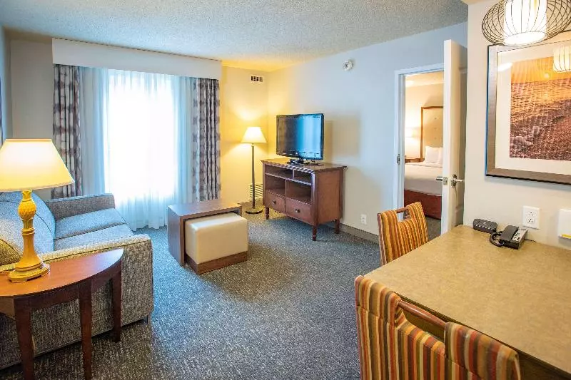 سوئیت با تخت بزرگ, Pensacola Suites