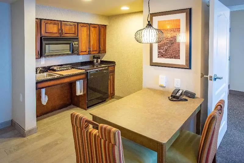 استودیو استاندارد با تخت کینگ, Pensacola Suites