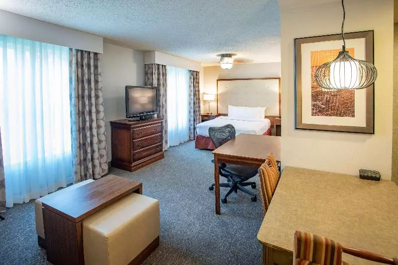 استودیو استاندارد با تخت کینگ, Pensacola Suites