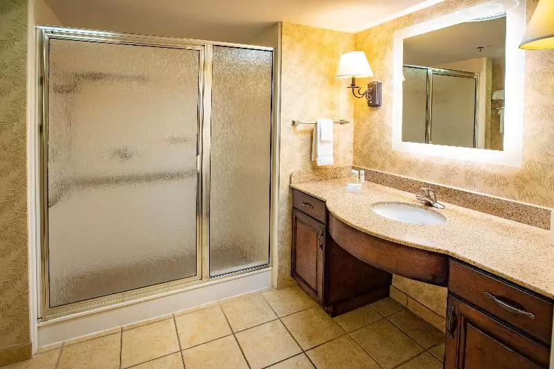 استودیو استاندارد با تخت کینگ, Pensacola Suites