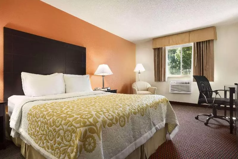 سوییت, Pensacola Suites