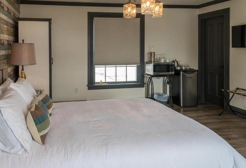 جناح, Russelltown Inn