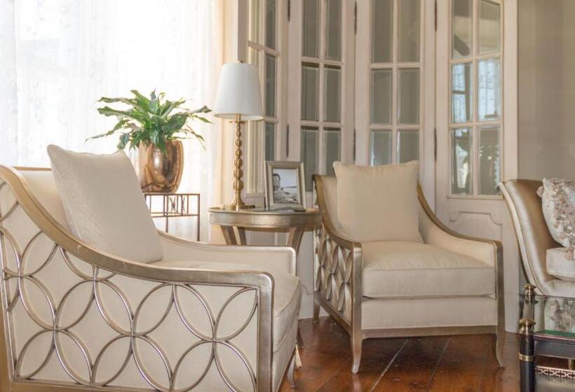 جناح, Russelltown Inn