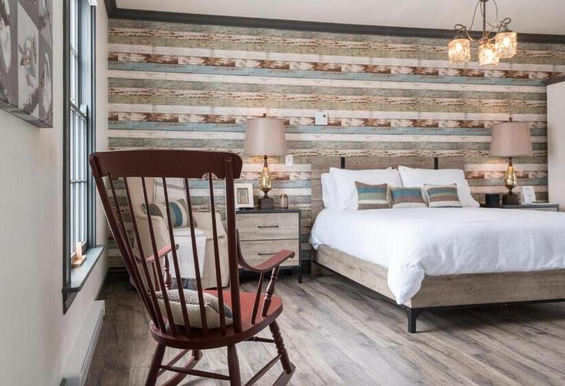 جناح, Russelltown Inn