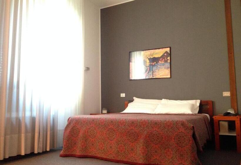 Habitació Estàndard, Al Cason