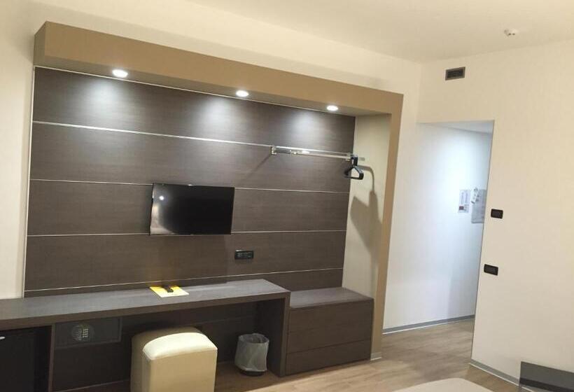 Habitació Estàndard, Al Cason