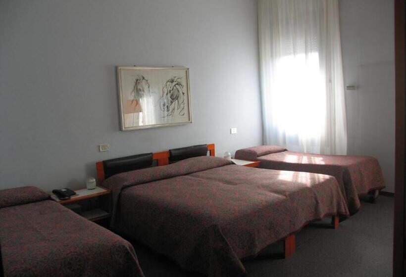 Habitació Triple Estàndard, Al Cason