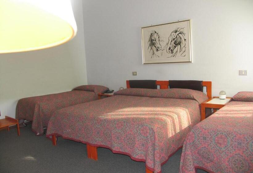 Habitació Triple Estàndard, Al Cason