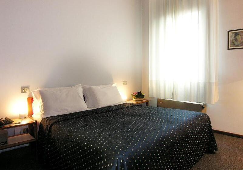 Habitació Estàndard, Al Cason