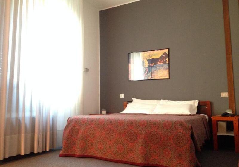 Habitació Estàndard, Al Cason